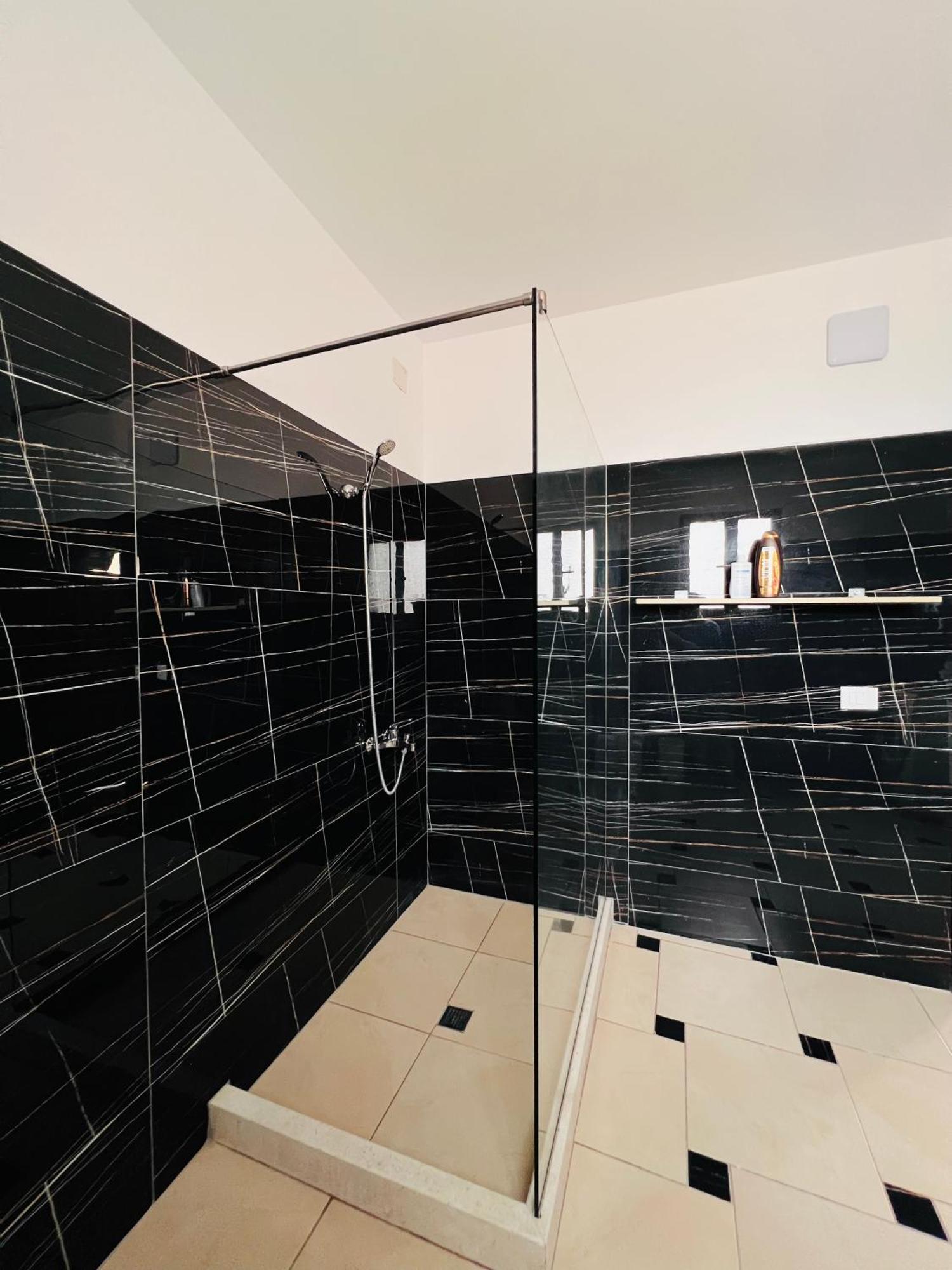Villa Ensalv Berat - Apartment - Room - Penthouse Chambre photo