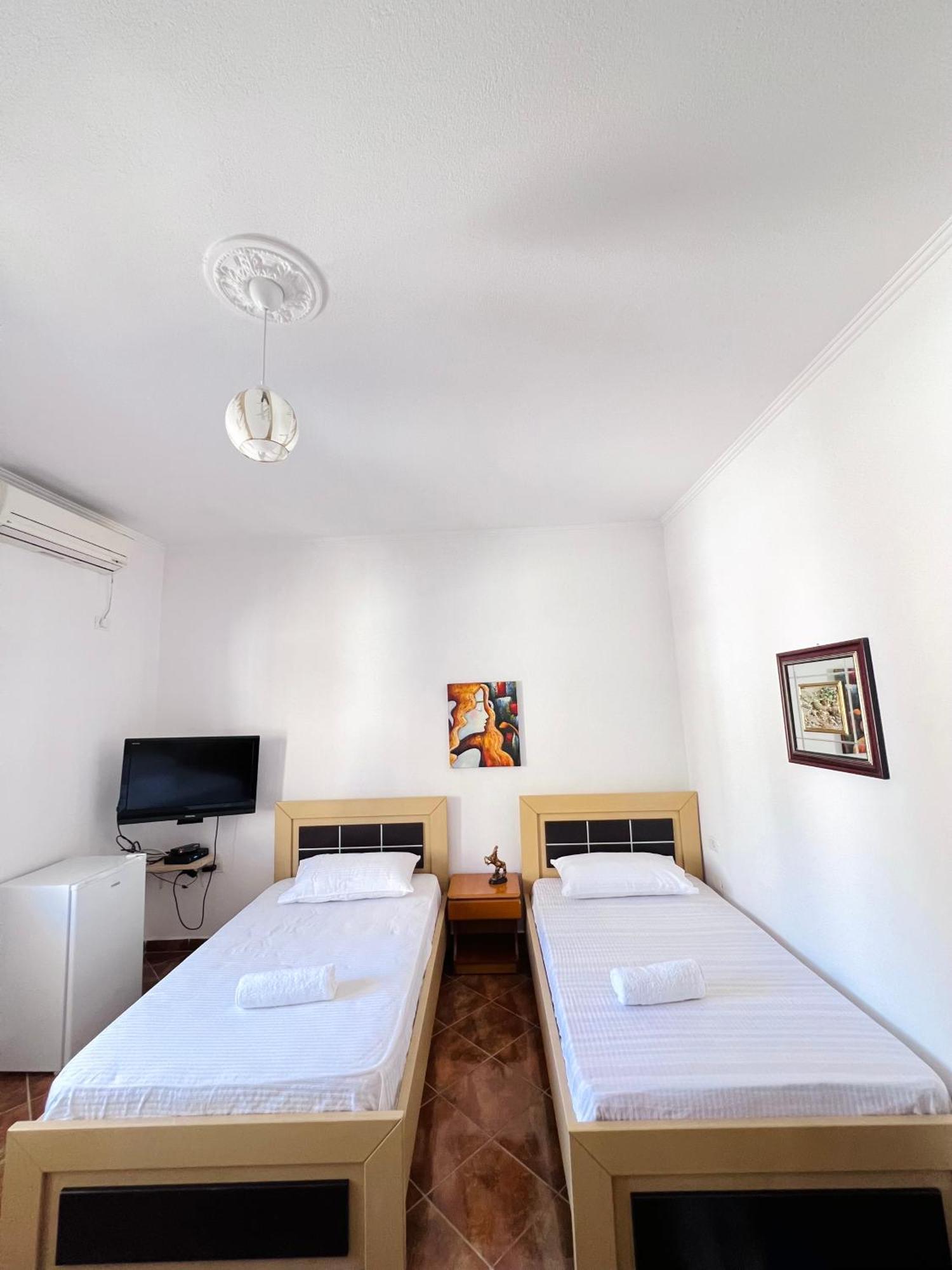 Villa Ensalv Berat - Apartment - Room - Penthouse Extérieur photo